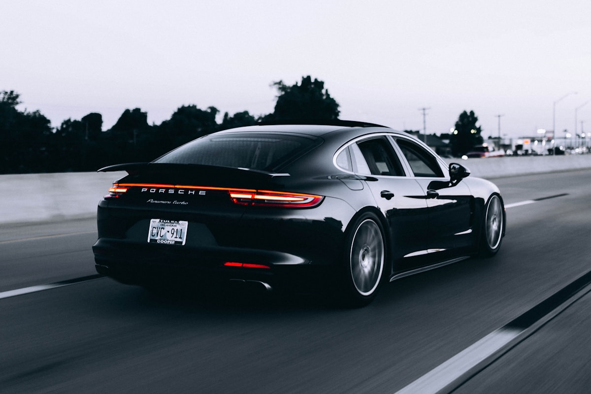 高端跑车 · Luxury Cars