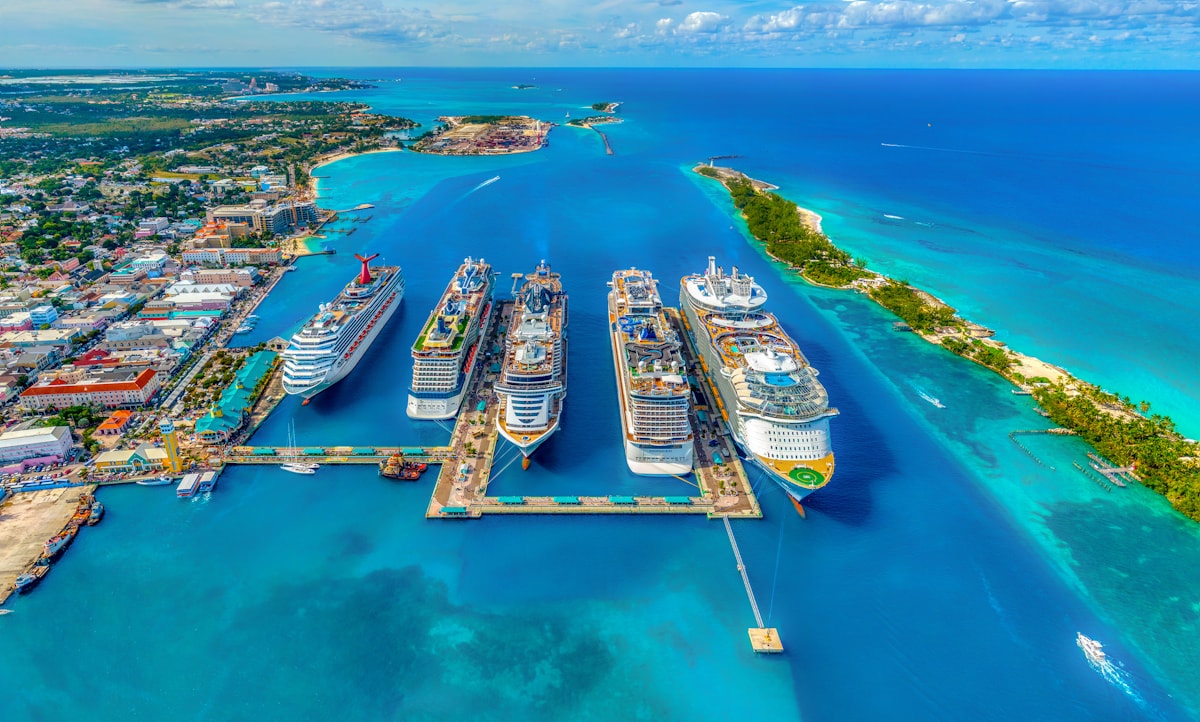 邮轮旅行 · Luxury Cruises